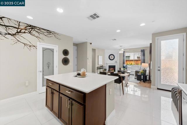 240 Alta St, Brentwood CA: https://media.crmls.org/mediaz/654e2307-a3aa-40a9-afc2-65ec3c637126.jpg