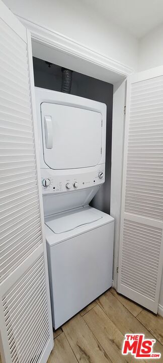 https://media.crmls.org/mediaz/654f00d0-90c4-4b70-9bd7-ce9759c52ca5.jpg?preset=X-Large
