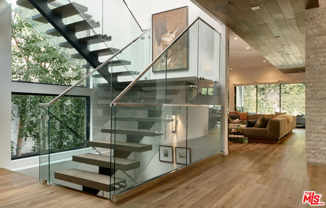 144 N Bowling Green Way, Los Angeles CA: https://media.crmls.org/mediaz/655029c1-cce8-4ed6-b696-7ea1007cc8db.jpg