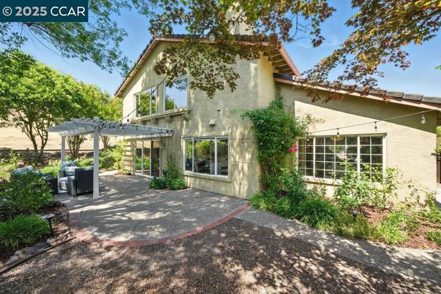 29 Blue Haven Ct, Danville CA: https://media.crmls.org/mediaz/6550e073-9ea5-44ce-829f-01b5ec55cb85.jpg