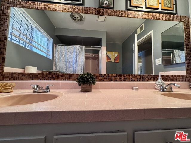 3704 W 111th Place, Inglewood CA: https://media.crmls.org/mediaz/6550efb4-2e2c-467a-bdc6-cfea9d669485.jpg