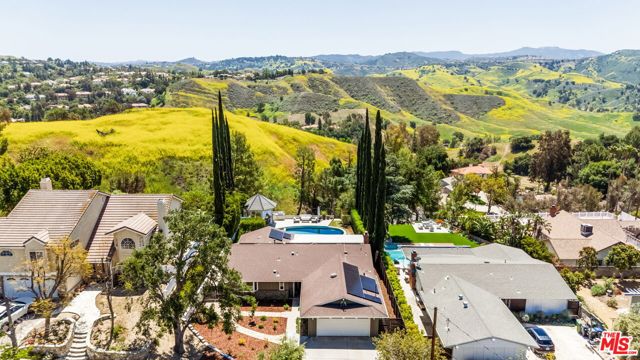 26024 Farmfield Road, Calabasas CA: https://media.crmls.org/mediaz/65512a6a-6308-4843-a83a-30992daf8266.jpg