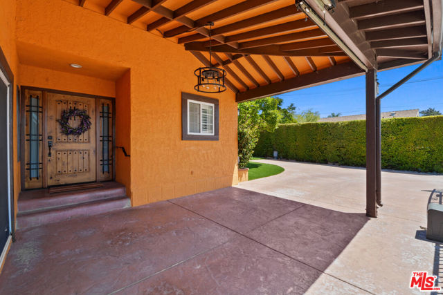 10039 La Rosa Drive, Temple City CA: https://media.crmls.org/mediaz/6551395f-f5f9-4950-80ca-00104e4c10a2.jpg