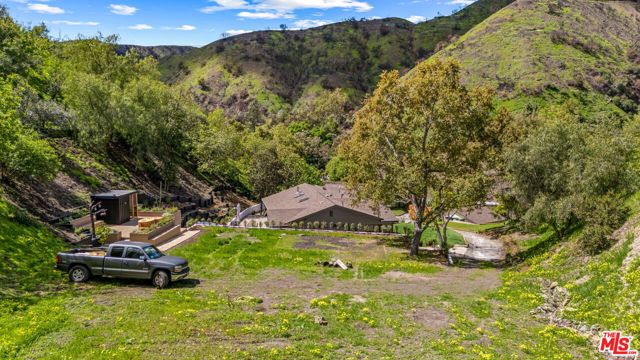3476 Mandeville Canyon Road, Los Angeles CA: https://media.crmls.org/mediaz/6551804b-8e1f-44de-93ce-b3f69e3c2949.jpg