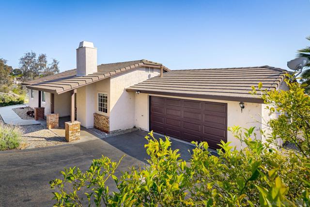27301 Rowel Ct, Valley Center CA: https://media.crmls.org/mediaz/65521741-ed30-4e5b-a78d-f677a1ae5516.jpg