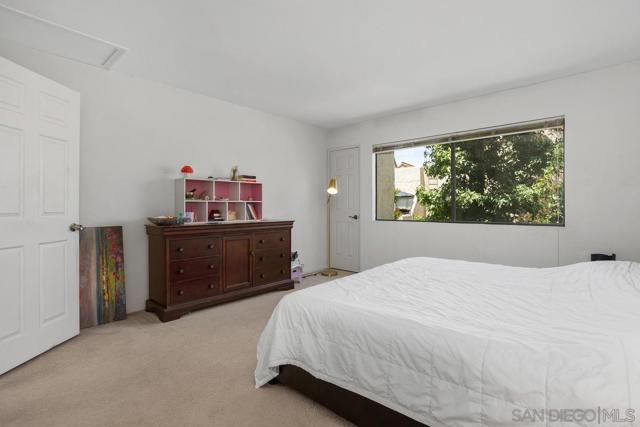 17945 Caminito Pinero, San Diego CA: https://media.crmls.org/mediaz/6552899f-7380-4ec5-a8bc-801258699225.jpg