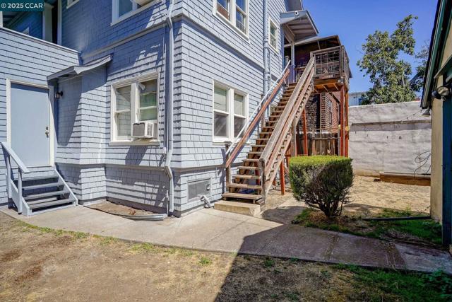 2006 Parker St, Berkeley CA: https://media.crmls.org/mediaz/6552cc33-641b-4f16-923b-355e83182d6f.jpg