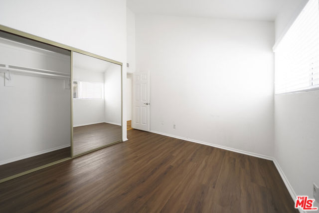 7631 Reseda Boulevard, Reseda CA: https://media.crmls.org/mediaz/65534e63-58af-462e-921c-69722444e581.jpg
