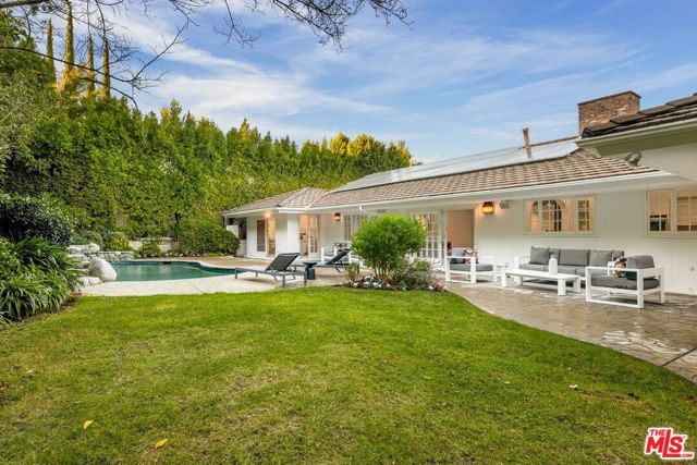 15550 Valley Vista Boulevard, Encino CA: https://media.crmls.org/mediaz/6553bd12-cf17-4207-90cb-50f5e2c9af36.jpg