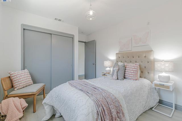 5324 Selma Ave, Fremont CA: https://media.crmls.org/mediaz/65541b56-bebb-4254-9565-c8bf1401cbfd.jpg