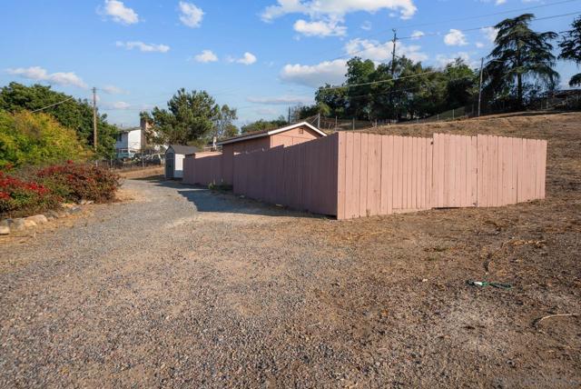 2297 1/2 Orchard Ave, El Cajon CA: https://media.crmls.org/mediaz/65546b47-336d-4878-842a-88baae52466a.jpg