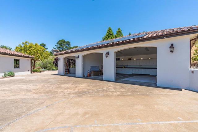 25926 Puerta Del Cajon, Monterey CA: https://media.crmls.org/mediaz/65555284-d714-4347-9632-abd2350fc69b.jpg