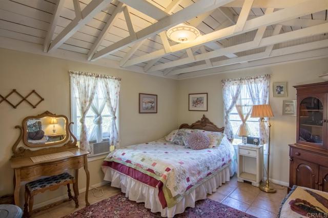 2112 Whispering Pines Drive, Julian CA: https://media.crmls.org/mediaz/6555aeb1-15e0-4229-b397-65cee4d0902e.jpg