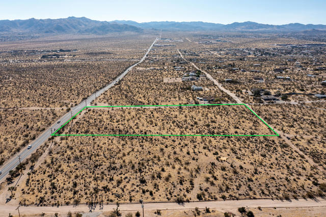 5610 Yucca Mesa Road, Yucca Valley CA: https://media.crmls.org/mediaz/6556bb89-8660-44f0-8b66-abfb531ab26a.jpg