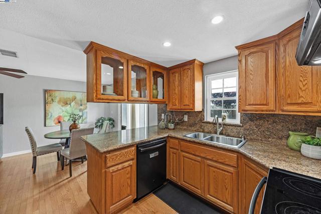 394 Encino, Livermore CA: https://media.crmls.org/mediaz/655761ba-f5ea-4e73-bdf3-f79d136faf4f.jpg