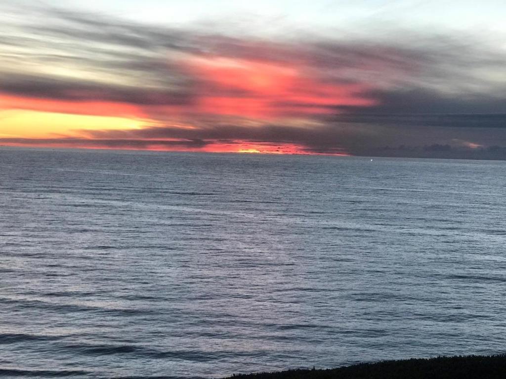 https://media.crmls.org/mediaz/65582f94-72d3-44ae-ac07-77fd9b1c64c9.jpg?preset=X-Large