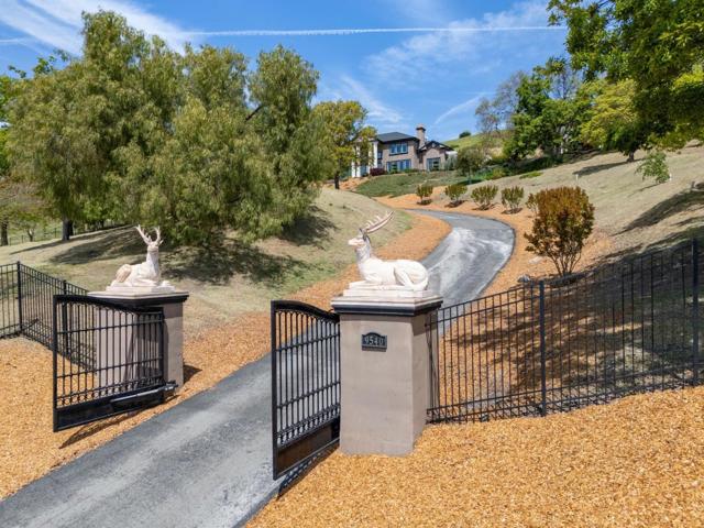 9540 Via Del Oro, Gilroy CA: https://media.crmls.org/mediaz/6559903b-b2e5-4669-ad26-ac0069971aee.jpg