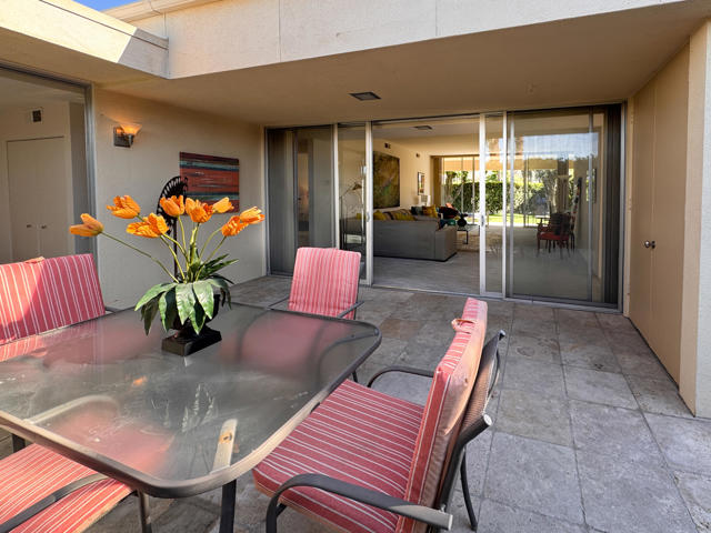 189 Desert Lakes Drive, Palm Springs CA: https://media.crmls.org/mediaz/6559c16c-2f45-4bfe-9998-ef2aa405f172.jpg