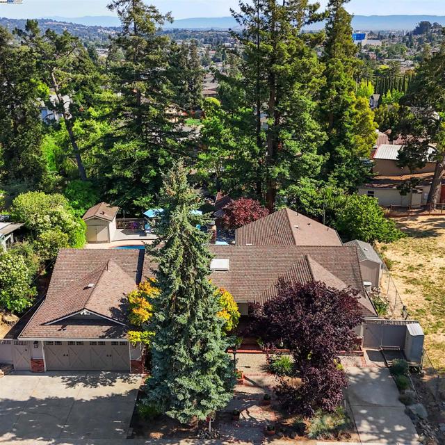 18767 Lamson Rd, Castro Valley CA: https://media.crmls.org/mediaz/655a7a07-33f2-4fb7-a76a-b74e13e6294e.jpg