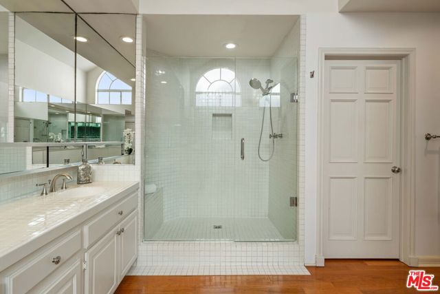 134 Roma Court, Marina del Rey CA: https://media.crmls.org/mediaz/655ac805-d27e-4f2e-a694-b07defe71d2e.jpg