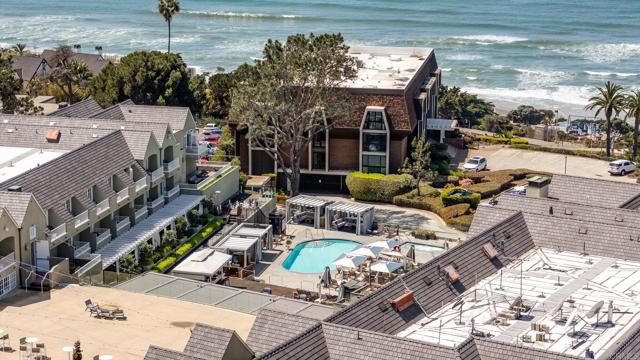 1562 Camino Del Mar, Del Mar CA: https://media.crmls.org/mediaz/655b080a-a6f1-4997-b219-a101aae8fed4.jpg
