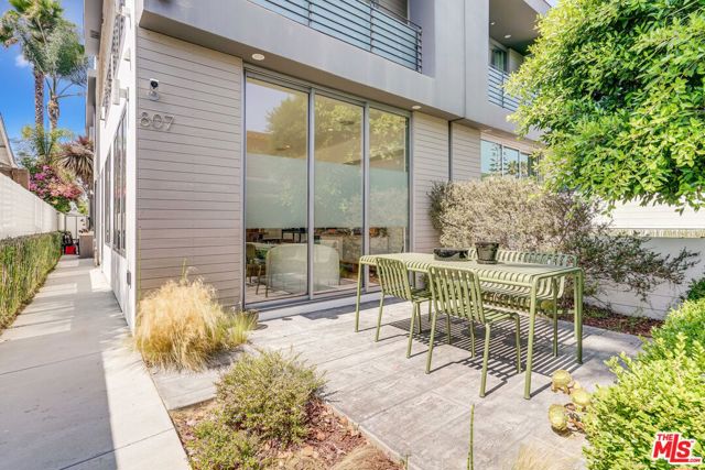 809 Brooks Avenue, Venice CA: https://media.crmls.org/mediaz/655b2fb8-bd37-4f5a-937e-b3283cb0233d.jpg