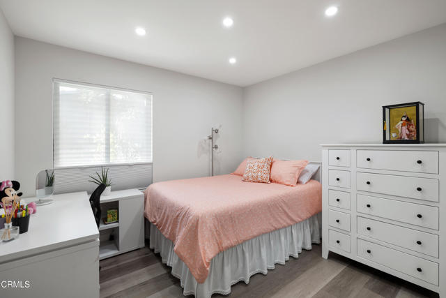 4428 Oakwood Avenue, La Canada Flintridge CA: https://media.crmls.org/mediaz/655b5640-7d46-4de2-938e-874ff27c2657.jpg