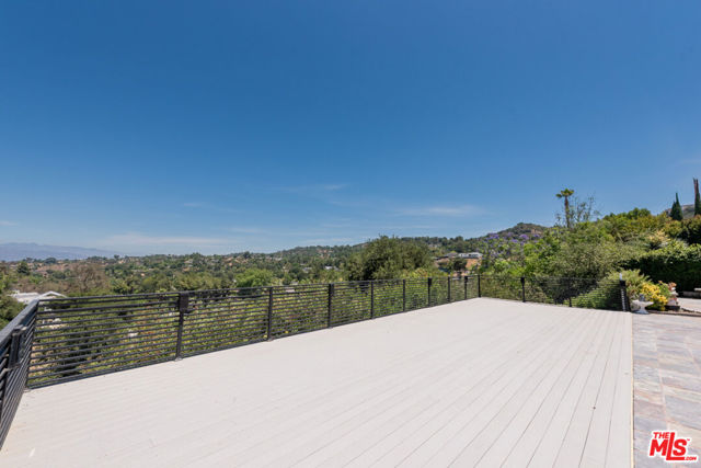 3650 Sapphire Drive, Encino CA: https://media.crmls.org/mediaz/655bff9d-0d4b-4c39-9cb4-754c9bccb012.jpg