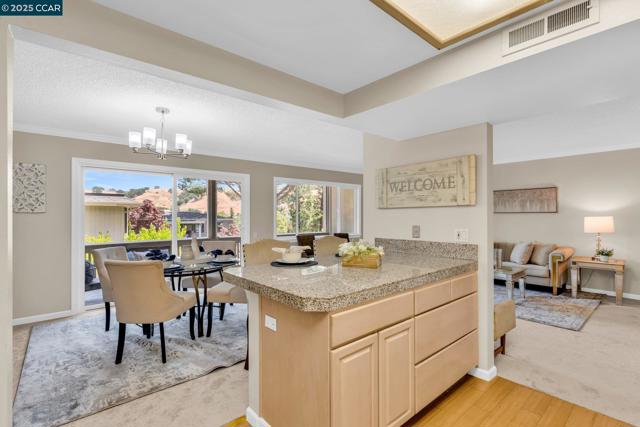 1200 Canyonwood Ct, Walnut Creek CA: https://media.crmls.org/mediaz/655e1b34-5006-4032-a02d-18a86394e3a8.jpg