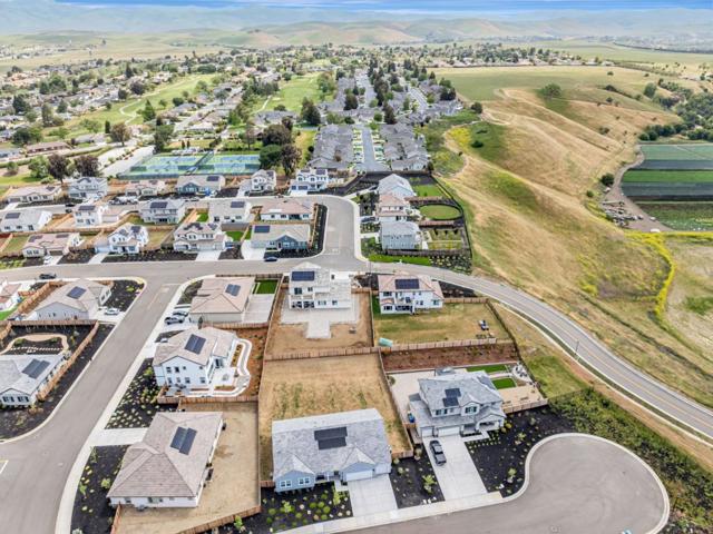 172 Vienna Way, Hollister CA: https://media.crmls.org/mediaz/655ef331-6e29-4b2b-9ccc-a9810323bafb.jpg