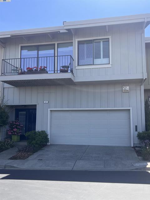 37 Binnacle Hl, Oakland CA: https://media.crmls.org/mediaz/655f2614-881d-461a-b940-cb1787936a42.jpg