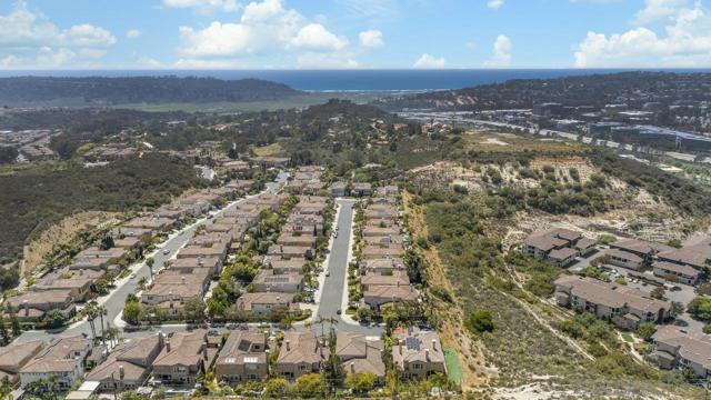 11649 Thistle Hill Pl, San Diego CA: https://media.crmls.org/mediaz/655fcd77-5f9f-4ae4-8467-4634dede0ab3.jpg
