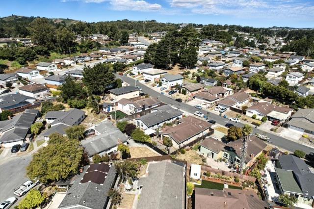 2621 Heather Lane, San Bruno CA: https://media.crmls.org/mediaz/655fe368-3d1d-46b5-aa5a-e72fb11c1a99.jpg
