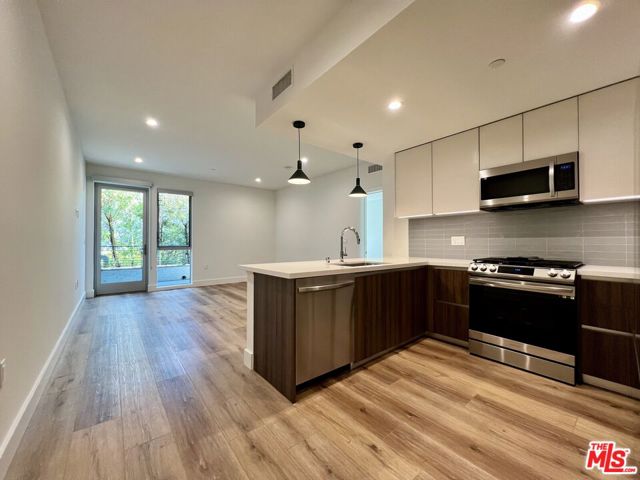 5801 Camerford Avenue, Los Angeles CA: https://media.crmls.org/mediaz/65601df1-3399-43bc-bcde-ddf0574d5a22.jpg