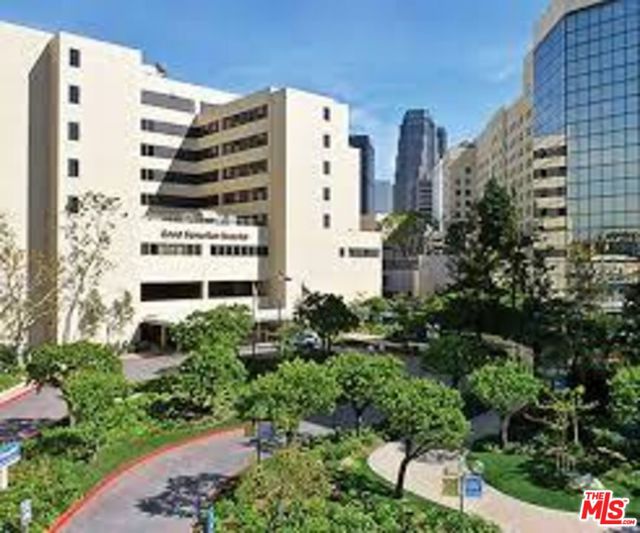 2121 James M Wood Boulevard, Los Angeles CA: https://media.crmls.org/mediaz/65602c89-2516-49d0-89a7-baf298707aca.jpg