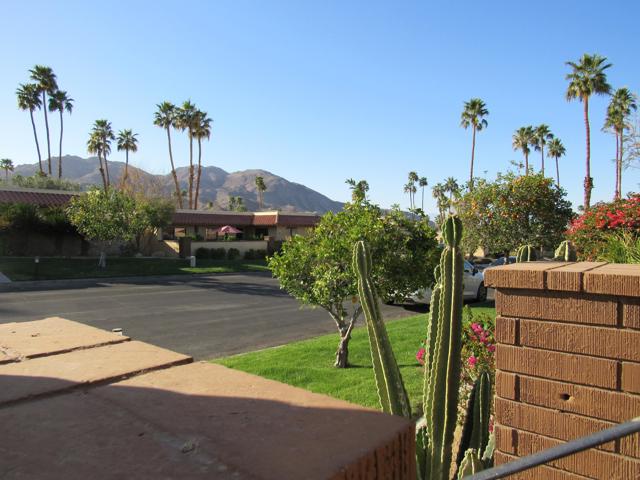 48440 Racquet Lane, Palm Desert CA: https://media.crmls.org/mediaz/656034d7-4a92-459a-8aa5-f1cf037fed85.jpg