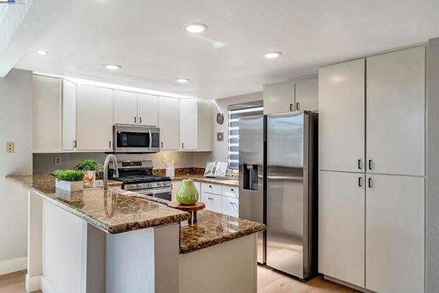 1549 Trimingham Drive, Pleasanton CA: https://media.crmls.org/mediaz/656039d0-c32f-492b-abde-b9fef39715c5.jpg