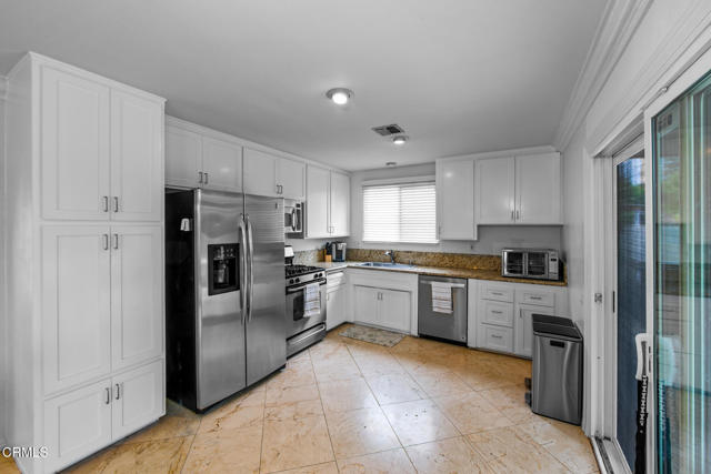 6552 Neddy Avenue, West Hills CA: https://media.crmls.org/mediaz/65604d81-dfe4-4f81-9b44-f3fcfdb63d73.jpg