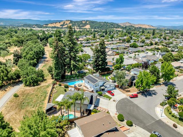 1298 Hersman Drive, Gilroy CA: https://media.crmls.org/mediaz/656060ae-6866-4692-b83a-a8bfd73037ec.jpg