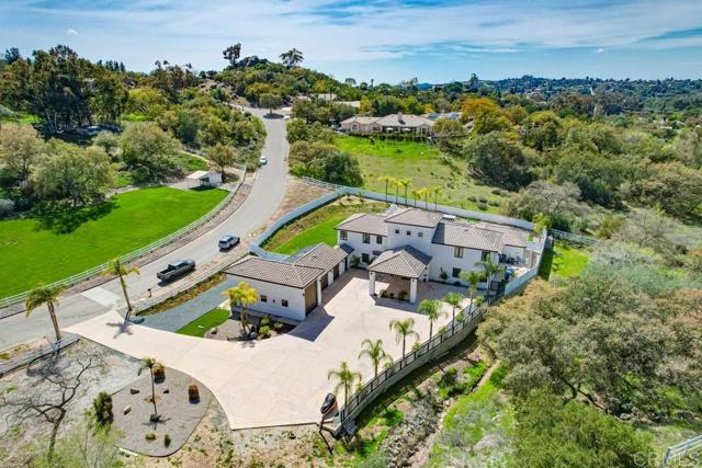 2184 Pacific Crest Dr, Alpine CA: https://media.crmls.org/mediaz/65610e67-8e34-4254-b5dd-86fd3563219f.jpg