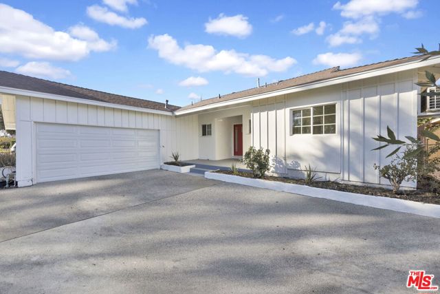 21819 Arminta Street, Canoga Park CA: https://media.crmls.org/mediaz/65610e70-6e14-4ff5-a4ff-1597982e5893.jpg