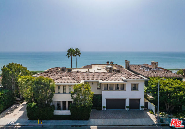 22368 Pacific Coast Highway, Malibu CA: https://media.crmls.org/mediaz/6561e3e8-8294-44f8-a4e9-f10ce15b8533.jpg