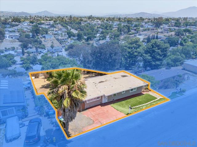 2035 Paradise St, San Diego CA: https://media.crmls.org/mediaz/6562bed5-23db-45da-bf82-f85e7014c124.jpg