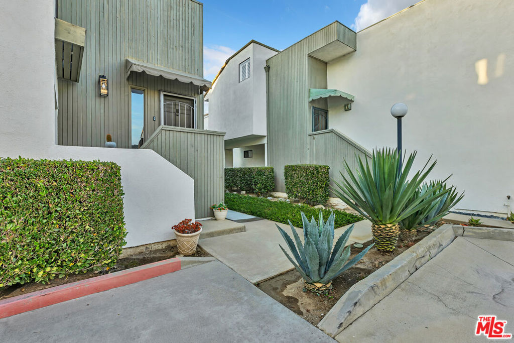 6562e94a 9eb8 4b33 89eb Dc42f08a1c75