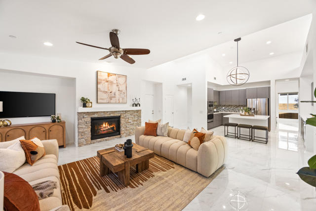 562 Skylar Lane, Palm Springs CA: https://media.crmls.org/mediaz/656323d6-101b-4795-b037-9ef600bede0b.jpg