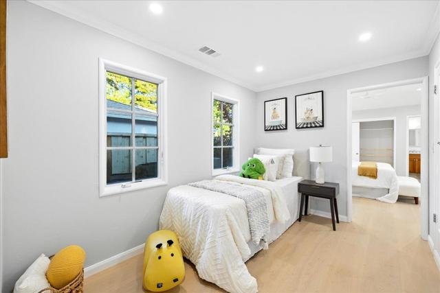 162 Del Monte Avenue, Los Altos CA: https://media.crmls.org/mediaz/65639ea3-b402-4f94-9522-78af3a6527f0.jpg