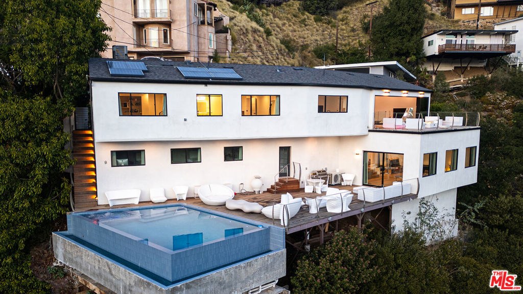 8744 Skyline Drive