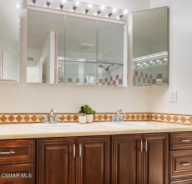 1791 Hewitt Place, Simi Valley CA: https://media.crmls.org/mediaz/65644ff0-aa2b-4b4f-9da8-2312fc609d55.jpg