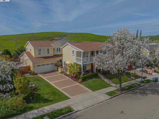 3712 Stonehenge Way, San Ramon CA: https://media.crmls.org/mediaz/6564b81f-60cf-4351-a38d-e801cb622637.jpg