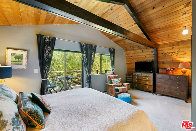 25813 Dark Creek Road, Calabasas CA: https://media.crmls.org/mediaz/6564eadf-de19-43b5-bb17-7d3c822f8dac.jpg